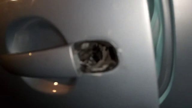 Ремонт дверей: снятие обшивки и замена ручек