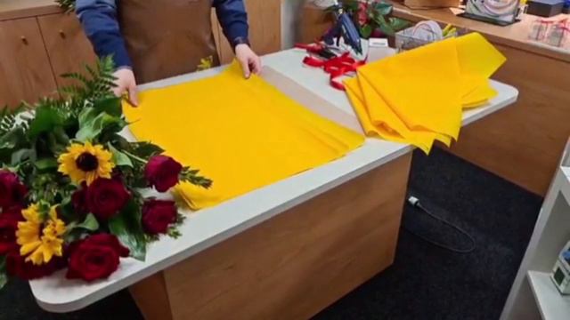 Tutorial Come Confezionare Un Mazzo Di Rose Rosse E Girasoli