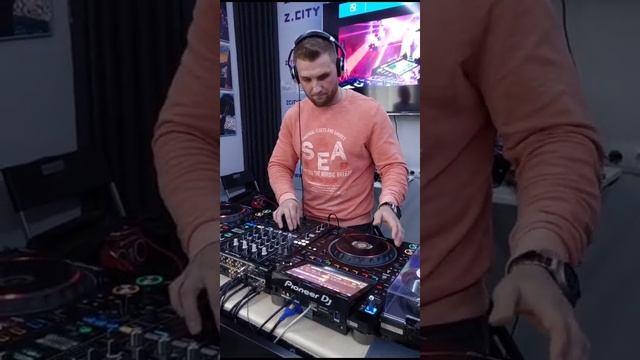 5993a771208e48969f15b27c2ca7a716