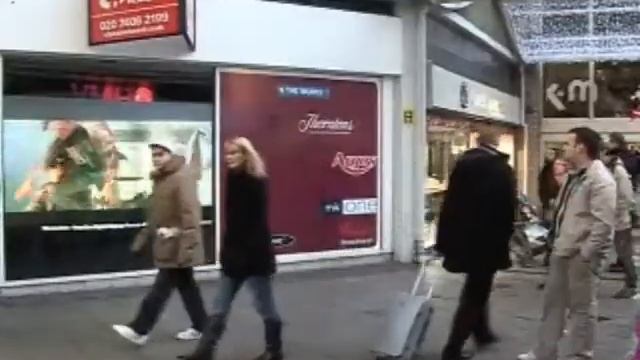 Экран на витрине Www.basis-in.ru