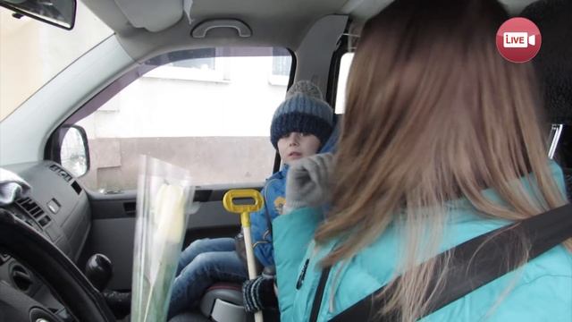 Сотрудники ГАИ Слонима дарили женщинам-водителям цветы