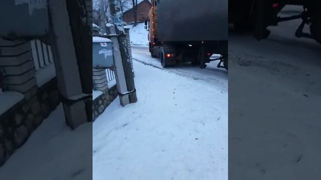 Фура DAF Буксує