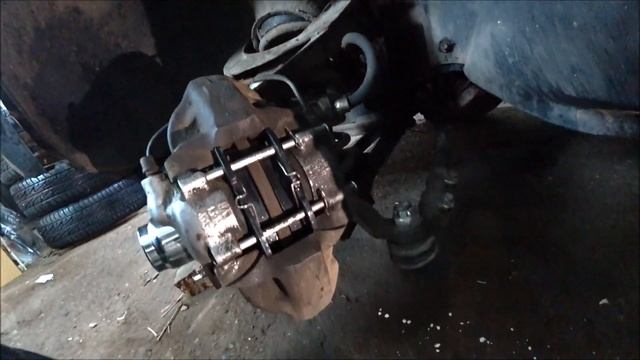 Консервация ВАЗ 2106   замена тормозных  колодок гаражные будни.
