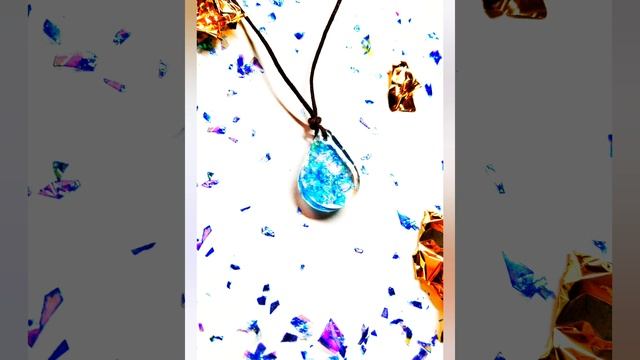 Кулон из эпоксидной смолы 