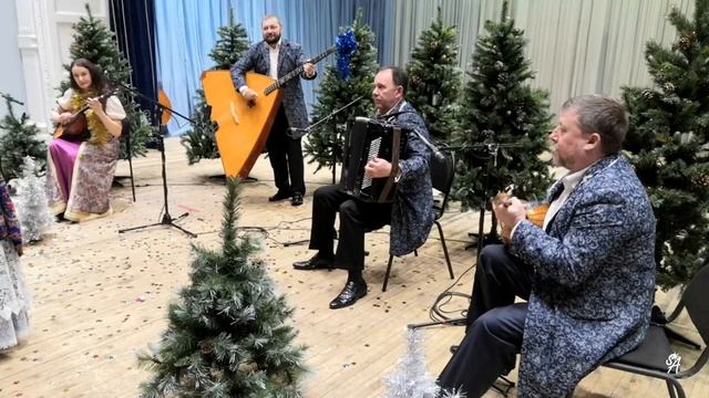 Русская народная песня _Выйду на улицу_.mp4