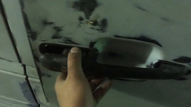 Ремонт дверей: снятие обшивки и замена ручек