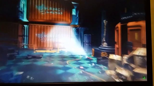 я делаю реакцию на клип и на Candyland