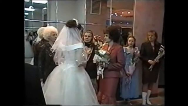 6. Бабушка на свадьбе у Васи.