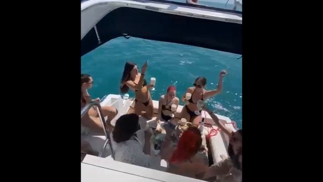 Аренда яхты в Сочи недорого с капитаном тел   89890898081