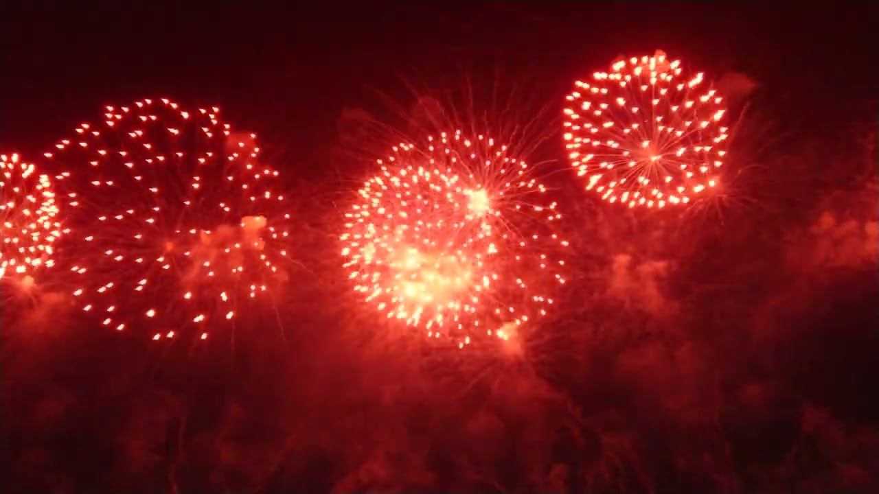 Шикарный салют у Фестиваль Сити Молл.             6 апреля 2024.