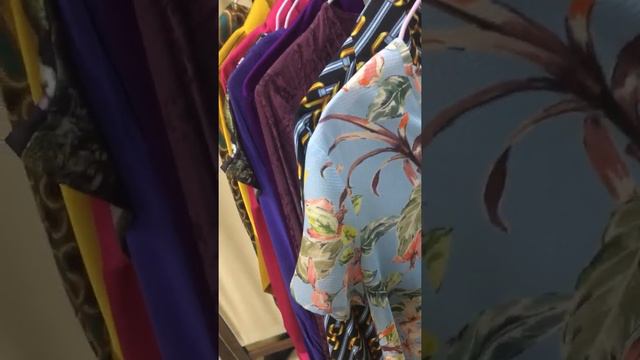 Блузы в наличии на 44-46 рр от известных итальянских производителей.