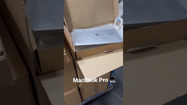 Apple MacBook Pro A2141 Notebook 16″ | Intel Core I7-9750H  | Ram 16Gb | SSD 512 Gb | AMD Touch Bar