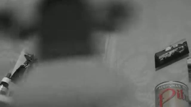 Крыс Даниэль отдыхает под любимую музыку