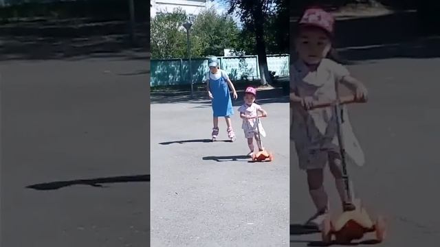Катаемся на роликах и самокате