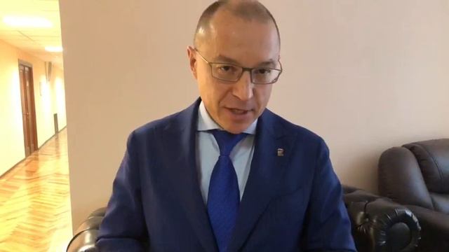 Василий Гвоздев поздравляет Валерия Малышева