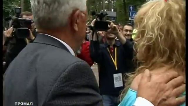 Алла Пугачева и другие - выход на асфальтовой дорожке (Новая волна в Юрмале, 25.07.2007 г.)