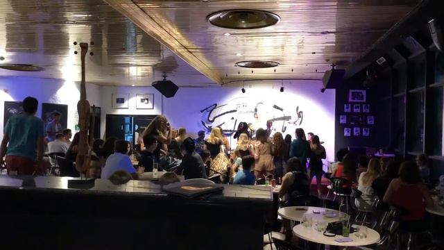 Local Band Performances In Havana, CubaLatin, Salsa, Rumba, Etc.キューバ　ハバナでの現地のバンドの演奏ラテン、サルサ、ルンバ