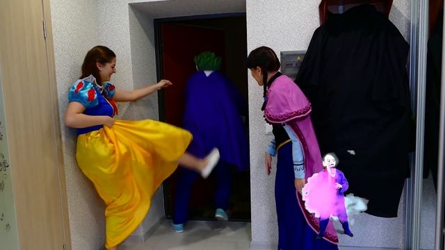 Дедпул влюбился в Джокера!!! Осторожно, Волшебная Кока Кола!!! Смешные супергеройские истории