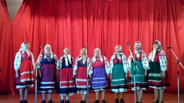 Украинская народная песня на местном диалекте.