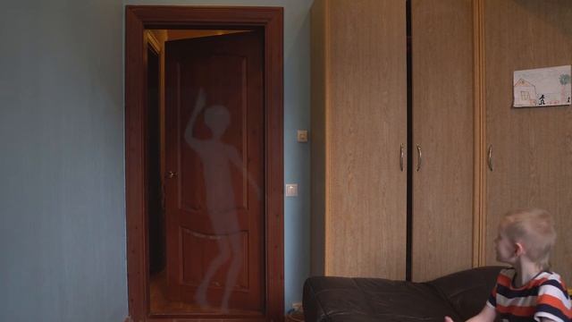 Сняли призрака! В районе двери