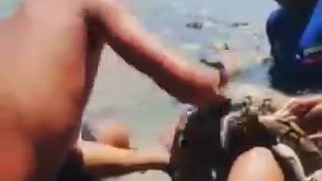 Анаконда напала на ловца - охотника !!!