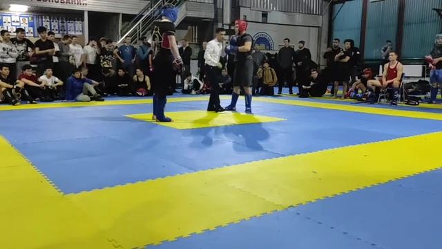Ахматов Игорь(синий шлем) 14.03.2021г. Чемпионат облости по Ушу-Саньда, г.Караганда первый бой.