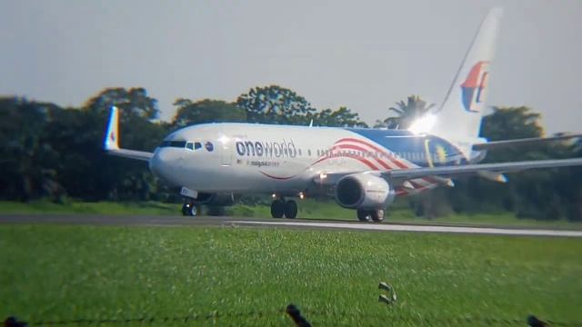 Malaysia Airlines Boeing 737-800 One Word Livery & Batik Air Airbus A320 Take Off