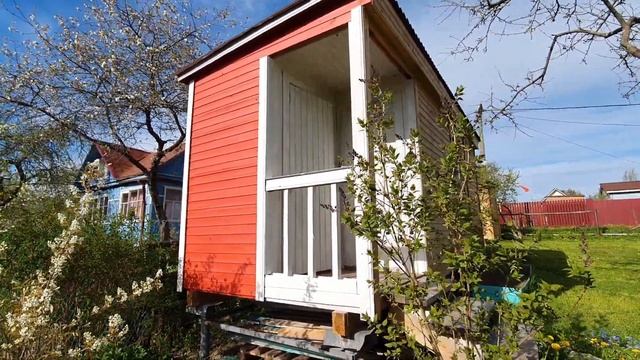 Дела дачные. Крашу домик, не соблюдаю технику безопасности...