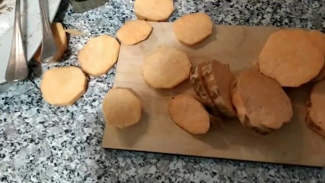 Мадейра. Готовим обед - жарим батат и котлеты, фасоль, плоды кактусов и ЧУЧУ?.  #вгостяхкакдома