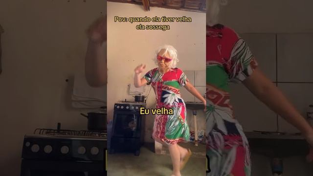 Весёлая бабулька.