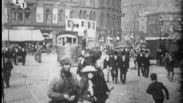 Bradford Town Hall Square (1896)