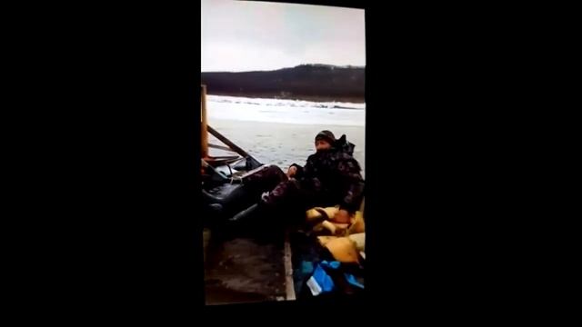 ЭВЕНКИЯ ЧУТЬ НЕ УТОНУЛИ НА СНЕГОХОДЕ 