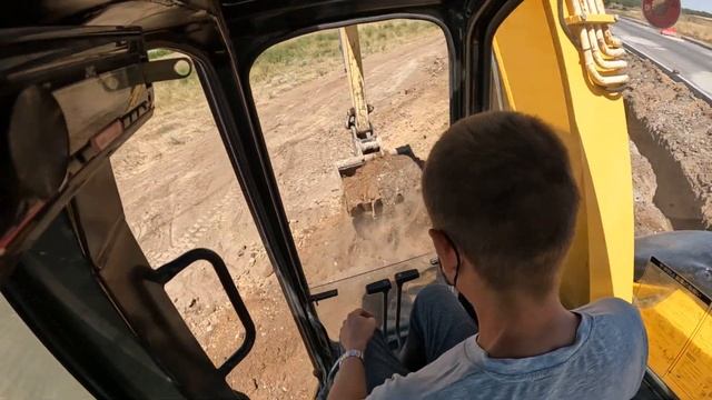 Обратная засыпка траншеи. Мини экскаватор. Волгодонск.