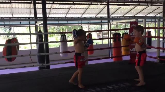 Первый раз серьёзно получил по лицу от Тёмы.