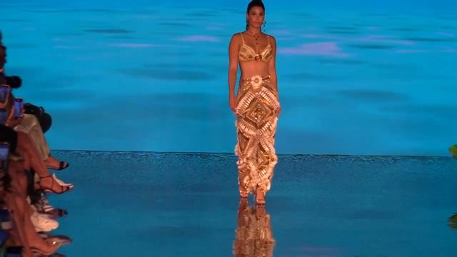 GIANNINA AZAR - ART HEARTS FASHION.mp4