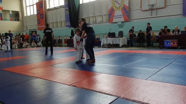 Соревнования по Кулачному бою и борьбе ЦСКА 2017 Денис 7 л. 20 кг. 1 схватка