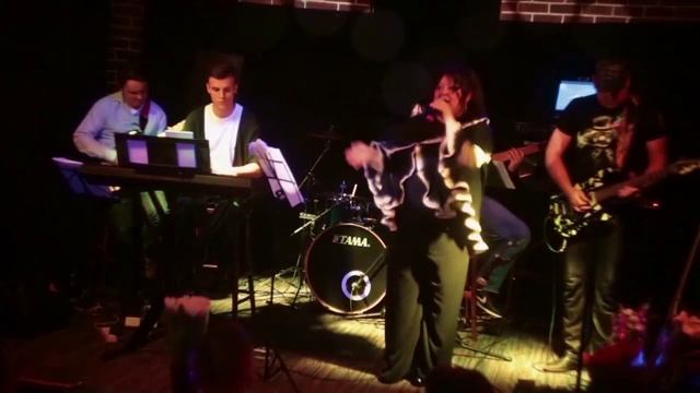 Ирина Ежова - Зайчики солнечные (Live)