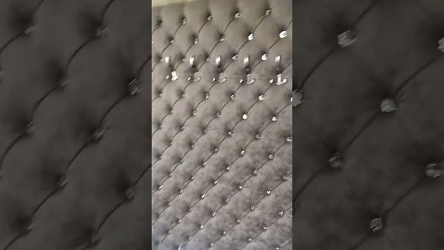 Вешалка в прихожую со стразами в каретной стяжке   Capitone DIY hanger Chesterfield