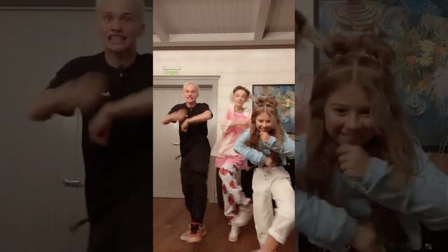 #миланахаметова #суперхаус Задний фон Лучше😂😂😂