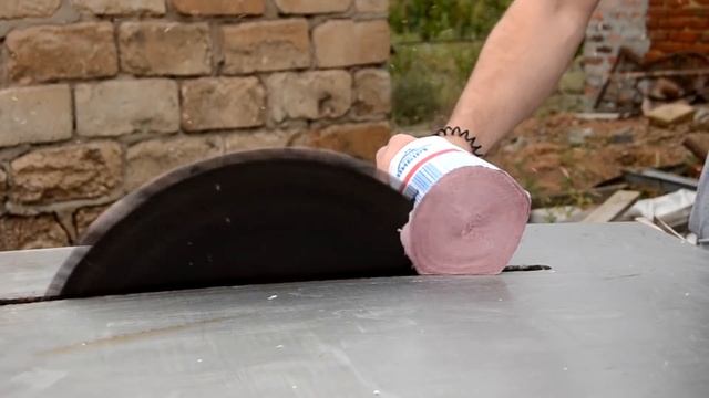 A CIRCULAR SAW VS SMARTPHONE