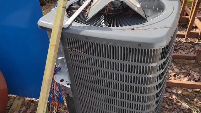 провел уборку под навесом вывез лишние окна.