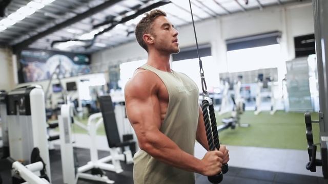 5 Mistakes People Make On Arm Day | GROW YOUR BICEPS AND TRICEPS WITH THESE TIPS | Zac Perna