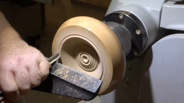 Eine Hinterschnittene Schale Mit Deckel Drechseln