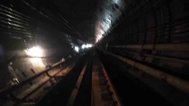 Один в тунеле метро Москвы