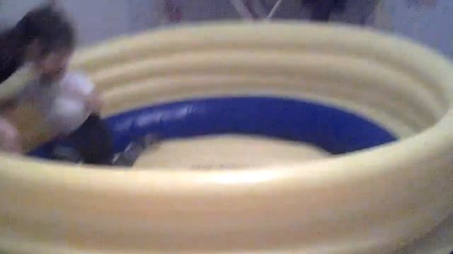 нам купили новый батут