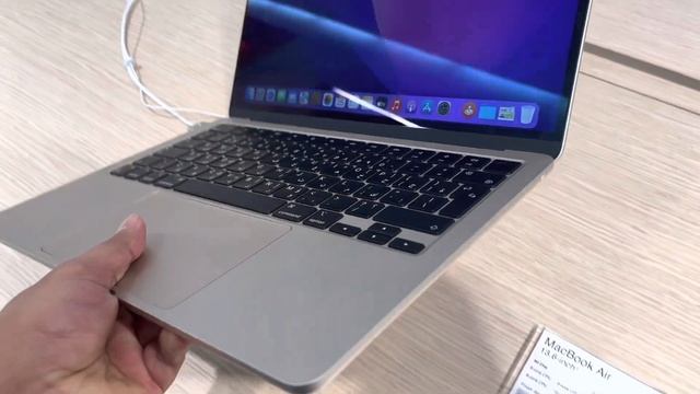 M2 MacBook Air Walk Around | Dubai