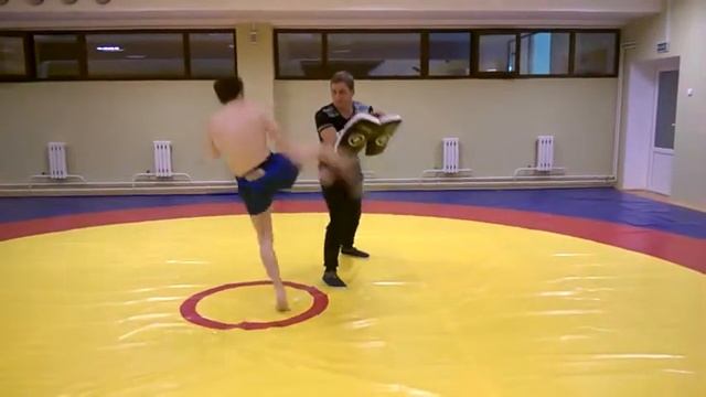 Работа на лапах. Петровский, Трапашко Тренер Сергей Серак