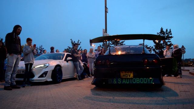 Nissan skyline shooting INSANE flames!