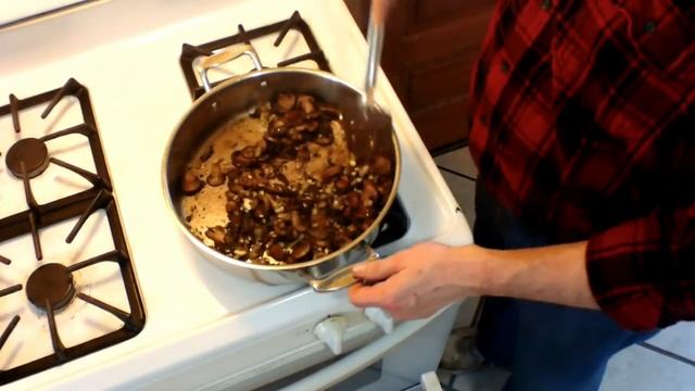 KETO CREAM OF MUSHROOM SOUP: COMFORTING, VELVETY, LCHF