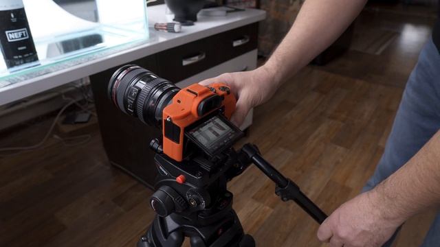 Как с помощью аквариума и краски снять эффектное видео